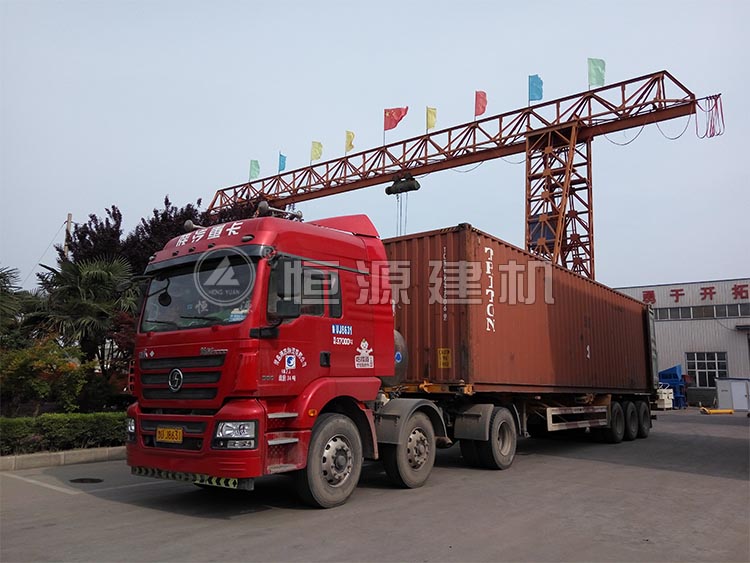 集裝箱排隊裝車,恒源建機 讓河南離世界越來越近