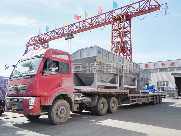 WBZ700型穩(wěn)定土拌合站開(kāi)始裝車(chē)發(fā)貨,發(fā)往鄭州中牟客戶場(chǎng)地
