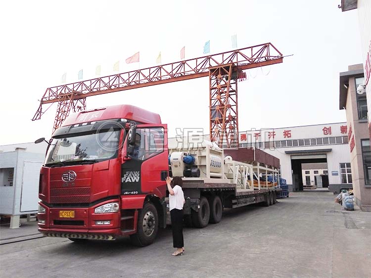HZS60混凝土攪拌站裝車發貨,發往新疆